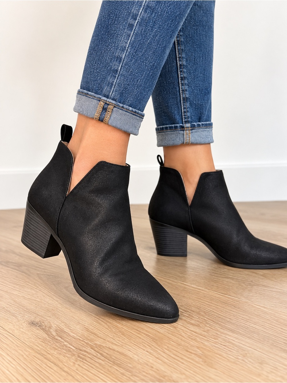 Journee Collection Size 11 Black Women's V-Cut Ankle Boots pointed toe western